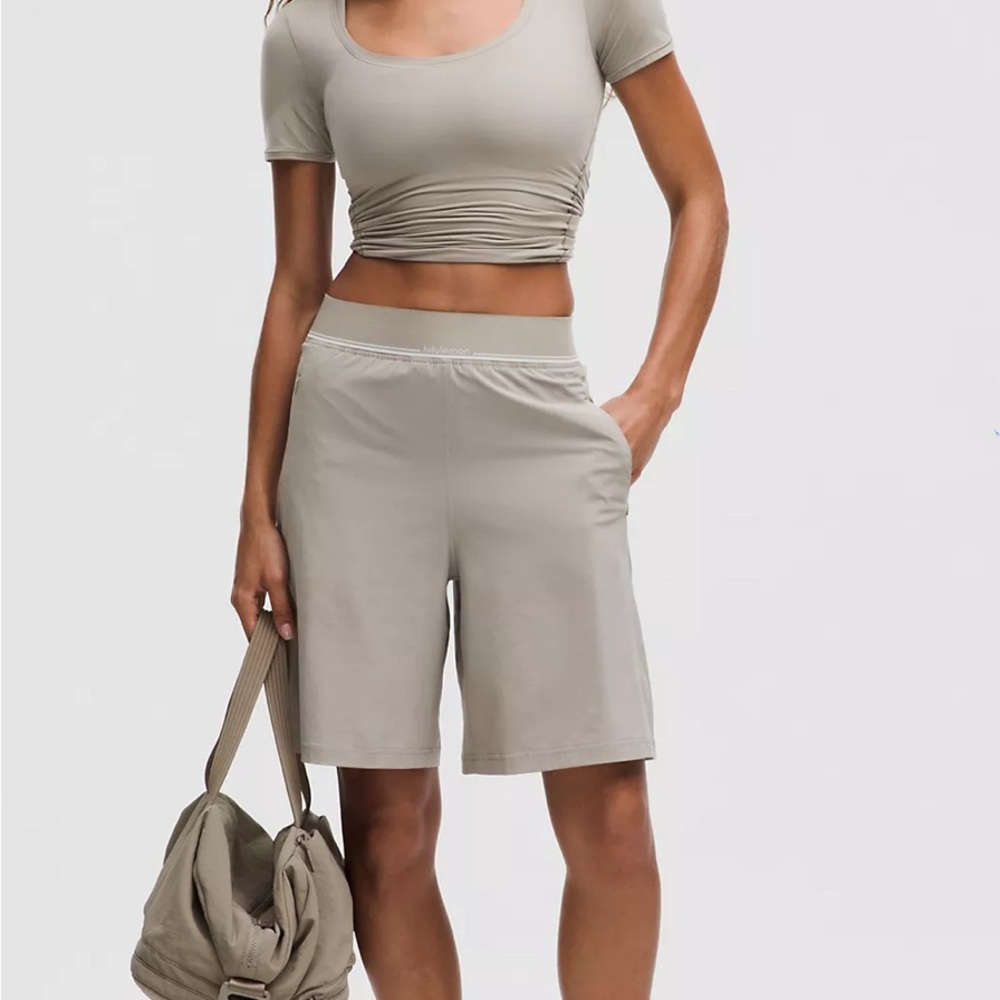 Lululemon Swift Relaxed Shorts 9” with zipper Pickets Cream